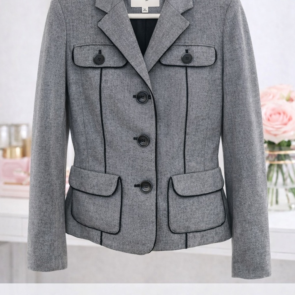 Ann Taylor Gray Wool-Blend Blazer with Black Trim – Sophisticated Tailored Style